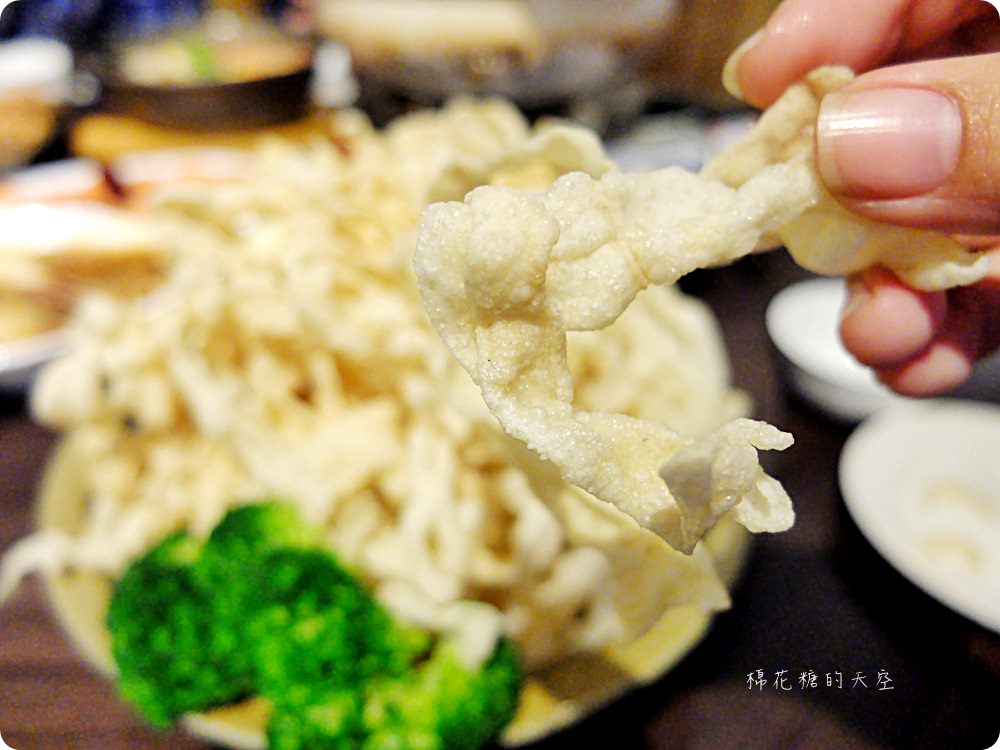 道地馬祖美食不用坐飛機，來台中三食六島大嗑馬祖漢堡，道地魚麵還能一盤多吃喔！
