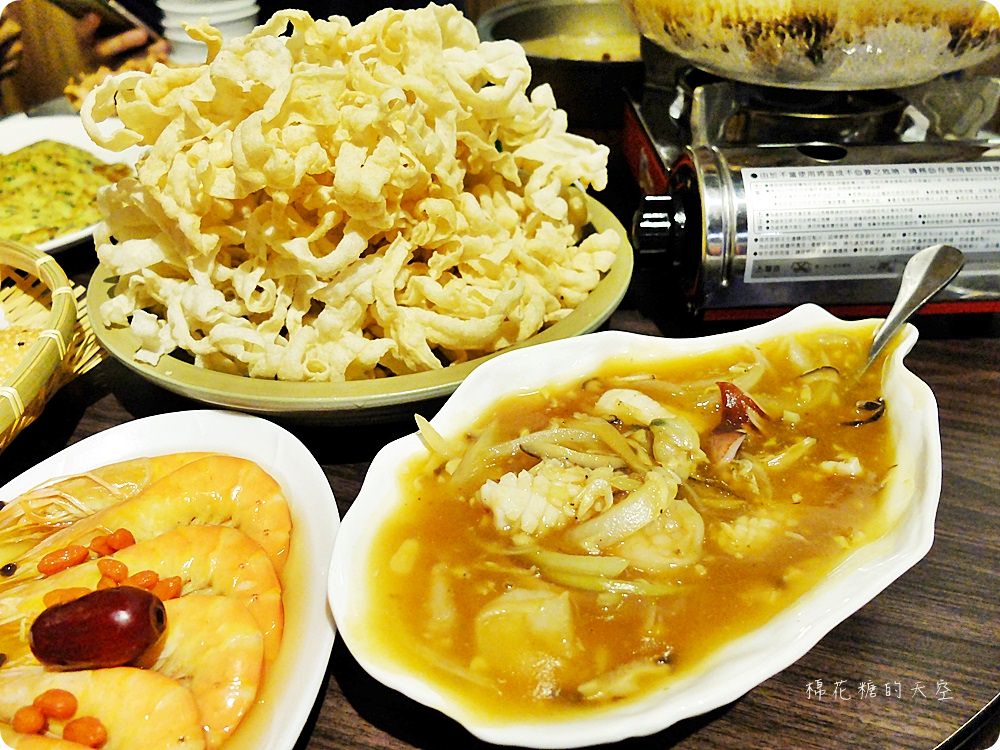 道地馬祖美食不用坐飛機，來台中三食六島大嗑馬祖漢堡，道地魚麵還能一盤多吃喔！