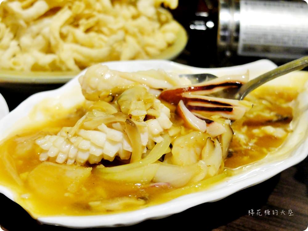 道地馬祖美食不用坐飛機，來台中三食六島大嗑馬祖漢堡，道地魚麵還能一盤多吃喔！
