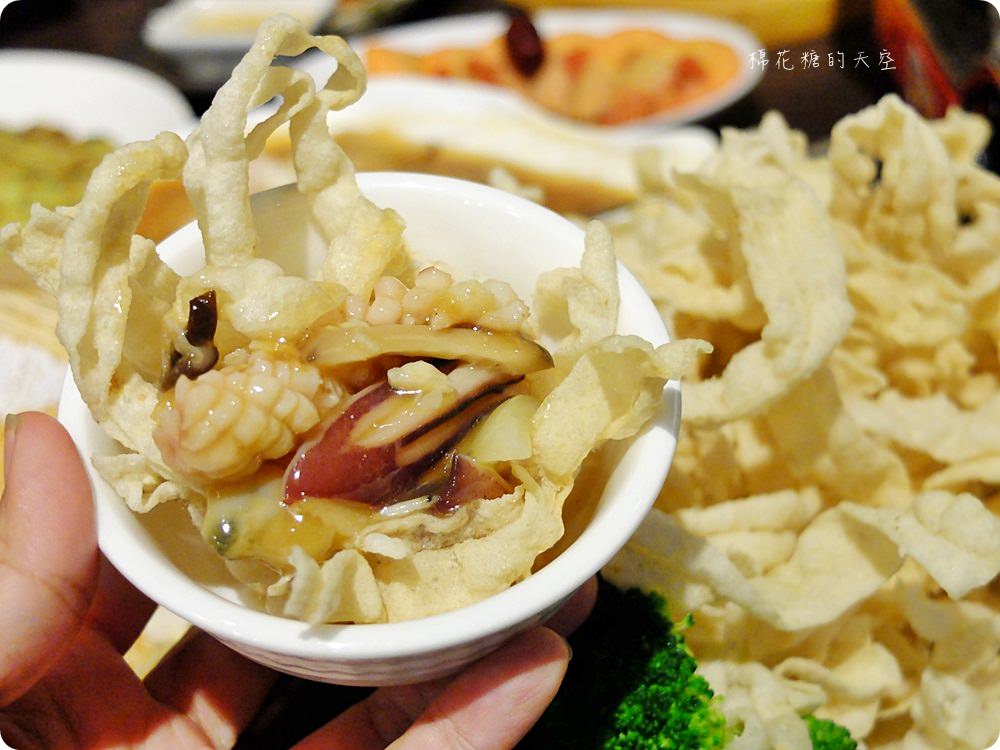 道地馬祖美食不用坐飛機，來台中三食六島大嗑馬祖漢堡，道地魚麵還能一盤多吃喔！