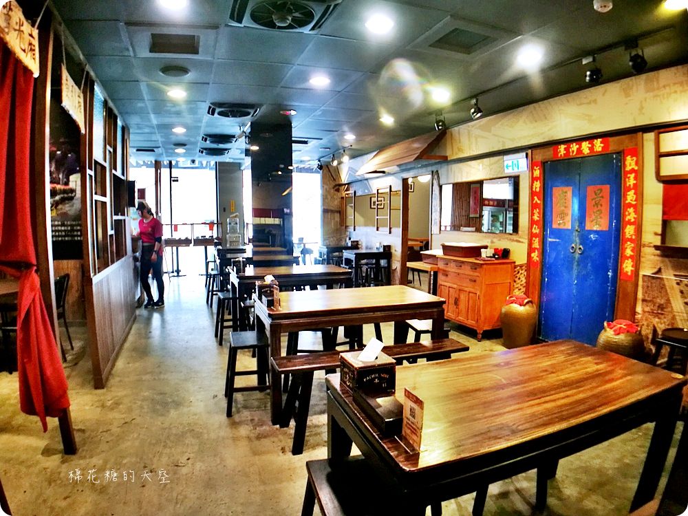 道地馬祖美食不用坐飛機，來台中三食六島大嗑馬祖漢堡，道地魚麵還能一盤多吃喔！