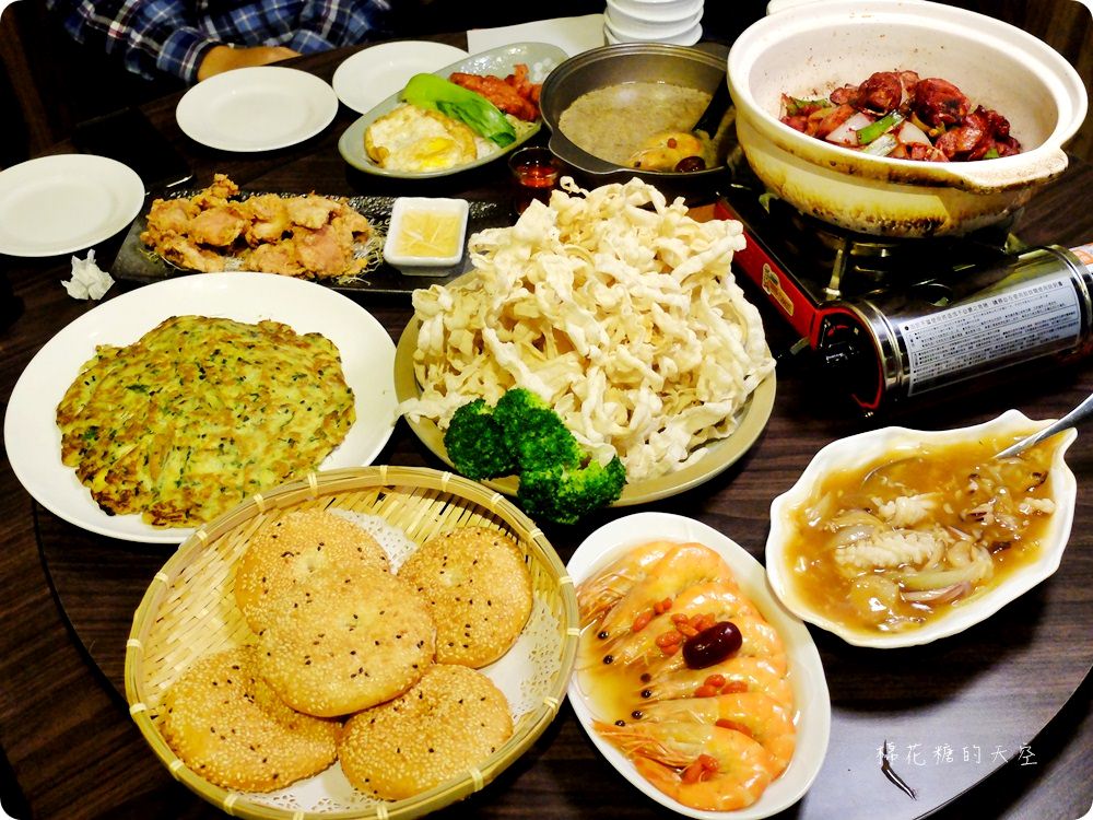 道地馬祖美食不用坐飛機，來台中三食六島大嗑馬祖漢堡，道地魚麵還能一盤多吃喔！