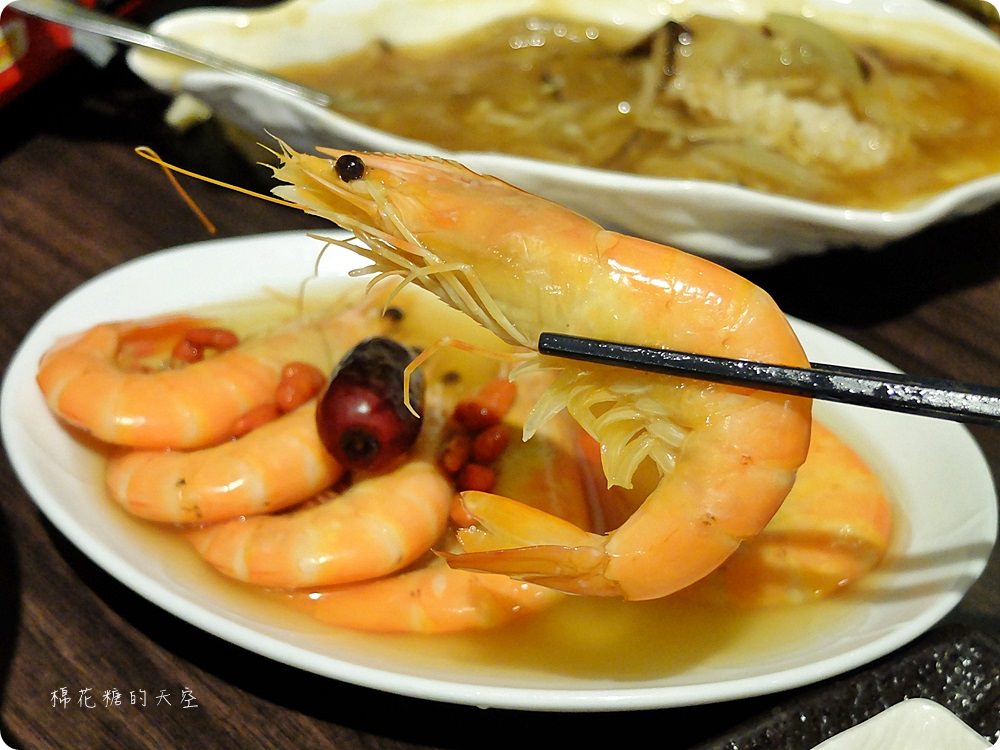 道地馬祖美食不用坐飛機，來台中三食六島大嗑馬祖漢堡，道地魚麵還能一盤多吃喔！