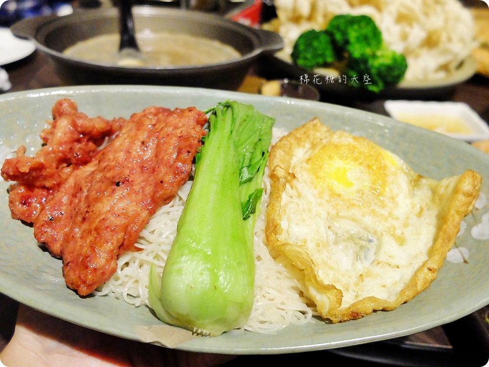 道地馬祖美食不用坐飛機，來台中三食六島大嗑馬祖漢堡，道地魚麵還能一盤多吃喔！
