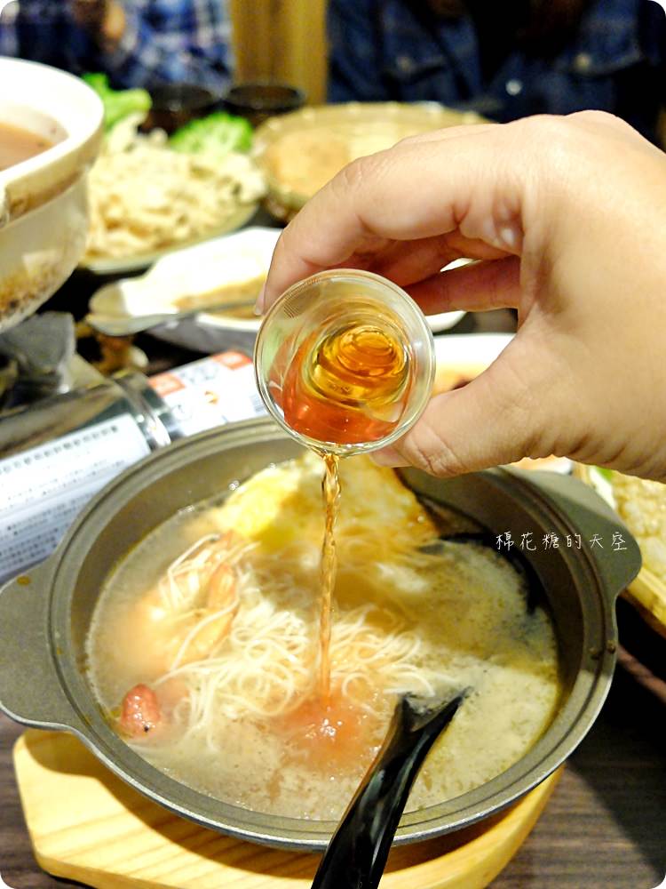 道地馬祖美食不用坐飛機，來台中三食六島大嗑馬祖漢堡，道地魚麵還能一盤多吃喔！