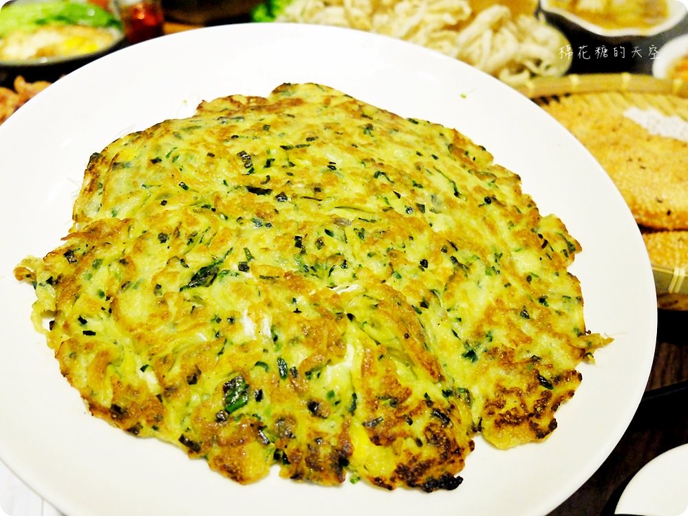 道地馬祖美食不用坐飛機，來台中三食六島大嗑馬祖漢堡，道地魚麵還能一盤多吃喔！