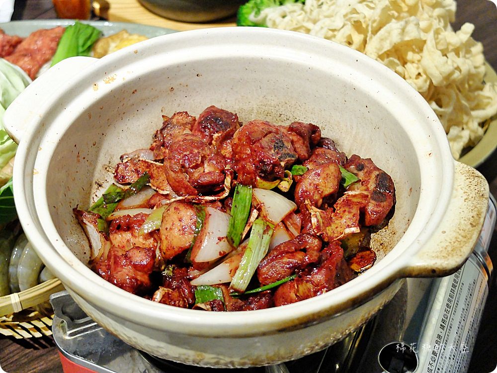 道地馬祖美食不用坐飛機，來台中三食六島大嗑馬祖漢堡，道地魚麵還能一盤多吃喔！