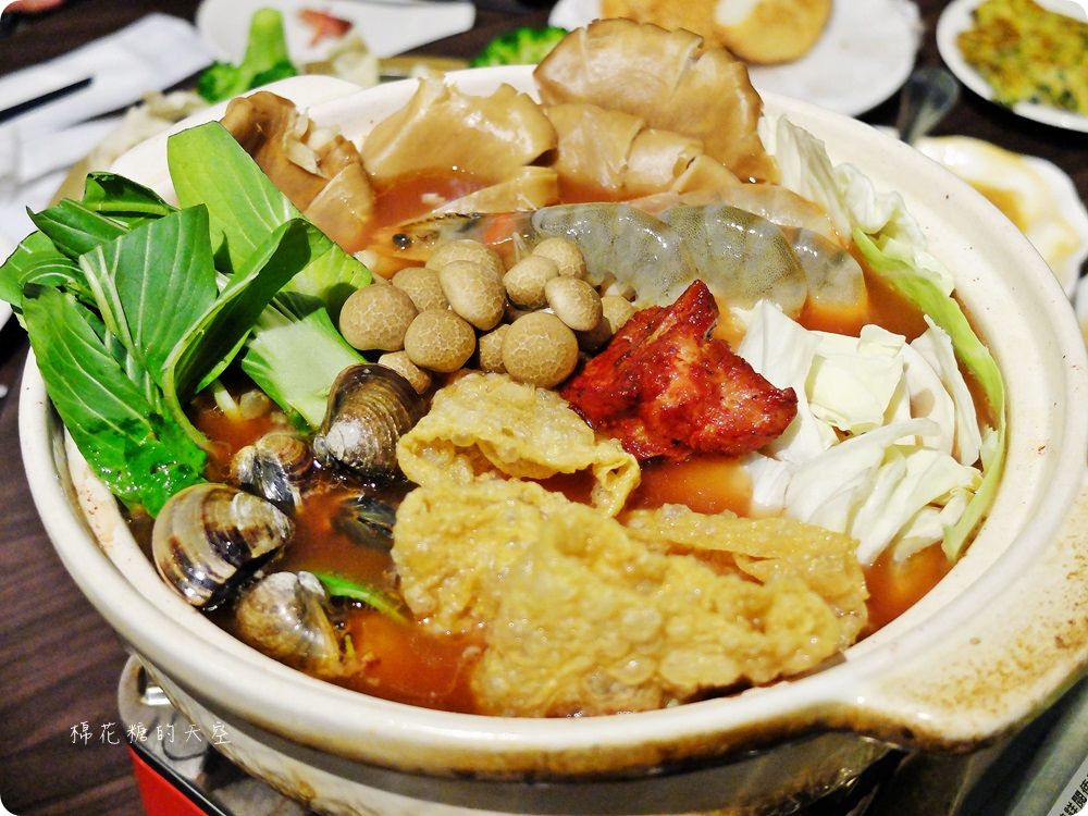 道地馬祖美食不用坐飛機，來台中三食六島大嗑馬祖漢堡，道地魚麵還能一盤多吃喔！