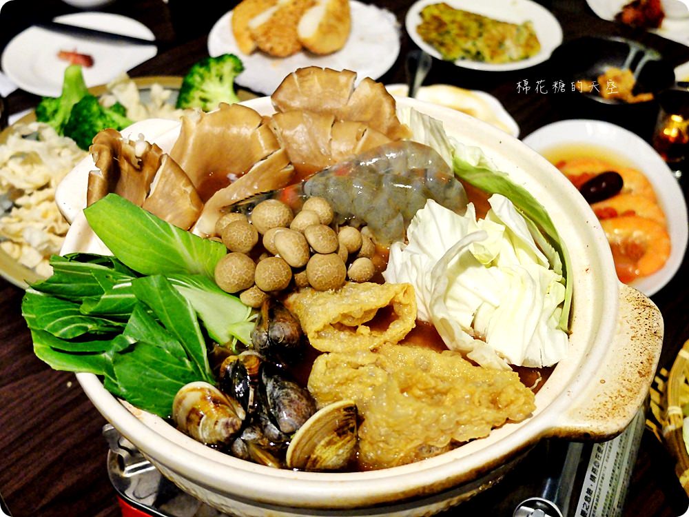 道地馬祖美食不用坐飛機，來台中三食六島大嗑馬祖漢堡，道地魚麵還能一盤多吃喔！