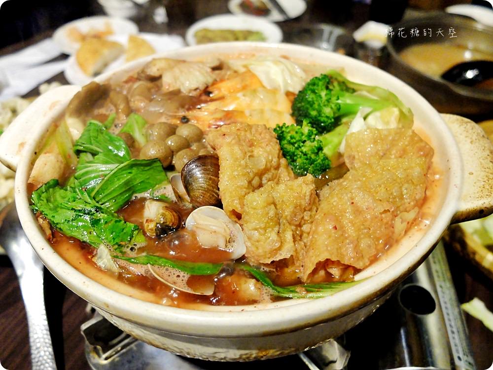道地馬祖美食不用坐飛機，來台中三食六島大嗑馬祖漢堡，道地魚麵還能一盤多吃喔！