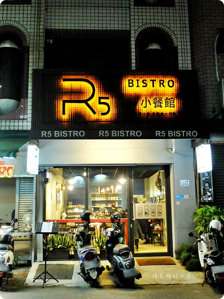 檜意生活村週邊R5小餐館客製美式漢堡超好吃！現烤可麗露吃了會上癮～