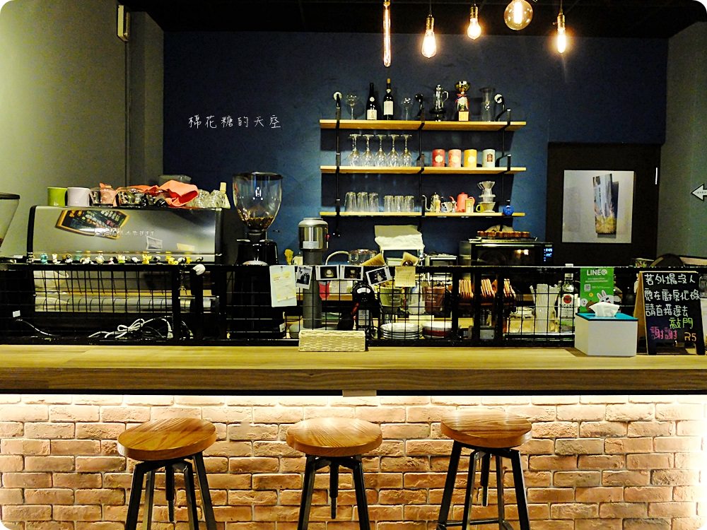 檜意生活村週邊R5小餐館客製美式漢堡超好吃!現烤可麗露吃了會上癮~ 檜意生活村週邊R5小餐館客製美式漢堡超好吃!現烤可麗露吃了會上癮~