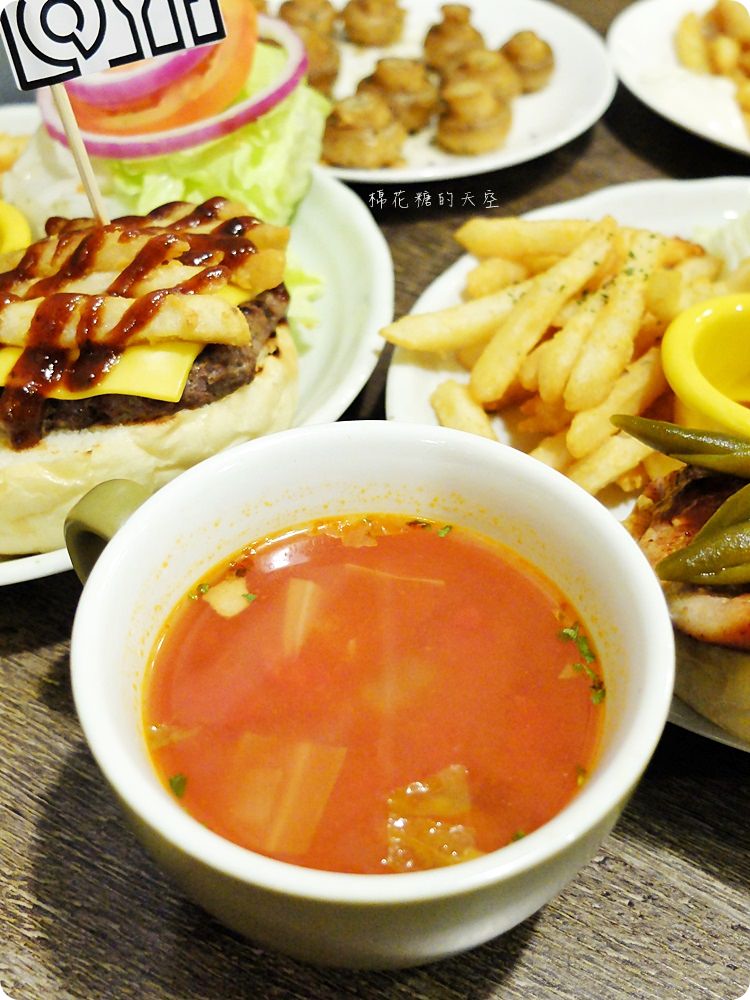 檜意生活村週邊R5小餐館客製美式漢堡超好吃!現烤可麗露吃了會上癮~ 檜意生活村週邊R5小餐館客製美式漢堡超好吃!現烤可麗露吃了會上癮~