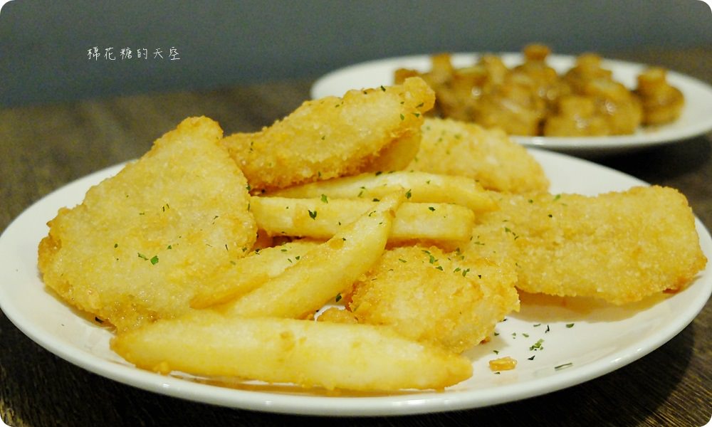 檜意生活村週邊R5小餐館客製美式漢堡超好吃!現烤可麗露吃了會上癮~ 檜意生活村週邊R5小餐館客製美式漢堡超好吃!現烤可麗露吃了會上癮~