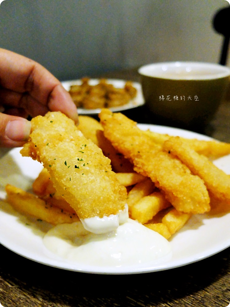 檜意生活村週邊R5小餐館客製美式漢堡超好吃!現烤可麗露吃了會上癮~ 檜意生活村週邊R5小餐館客製美式漢堡超好吃!現烤可麗露吃了會上癮~