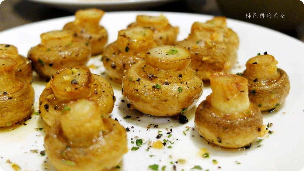 檜意生活村週邊R5小餐館客製美式漢堡超好吃！現烤可麗露吃了會上癮～