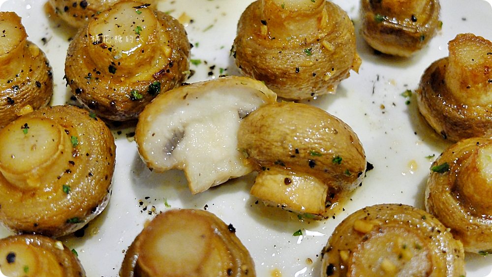 檜意生活村週邊R5小餐館客製美式漢堡超好吃!現烤可麗露吃了會上癮~ 檜意生活村週邊R5小餐館客製美式漢堡超好吃!現烤可麗露吃了會上癮~