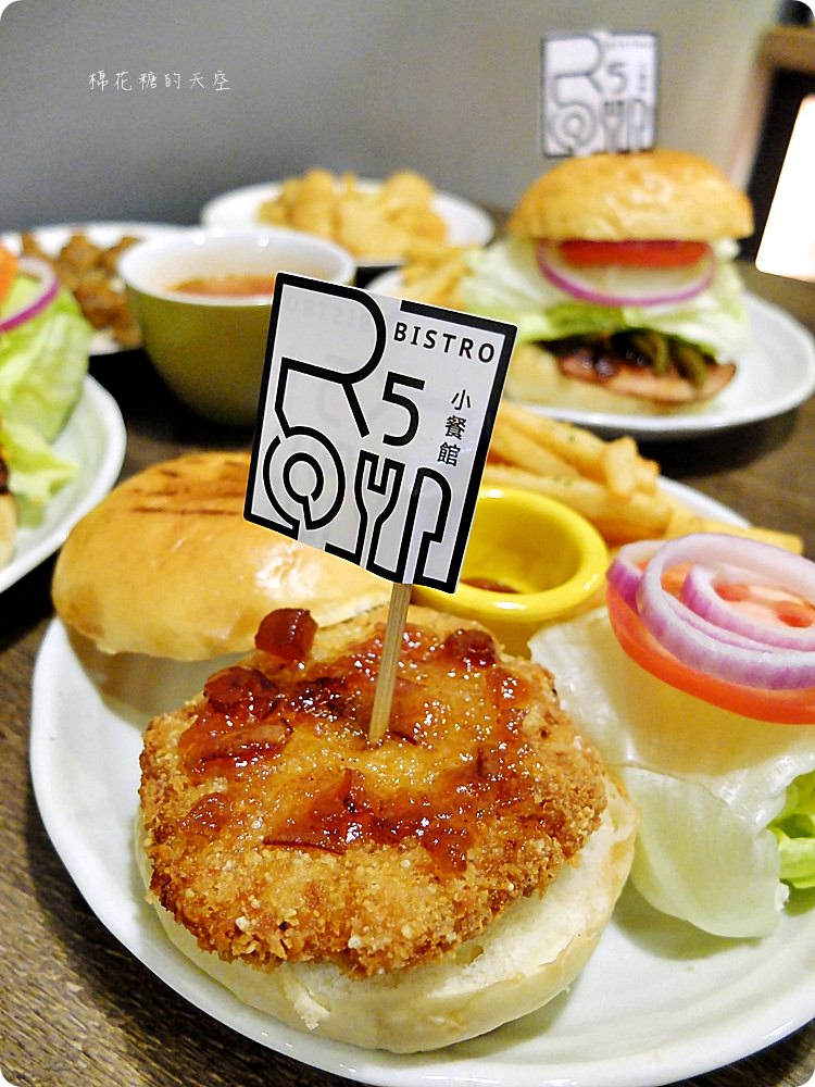 檜意生活村週邊R5小餐館客製美式漢堡超好吃!現烤可麗露吃了會上癮~ 檜意生活村週邊R5小餐館客製美式漢堡超好吃!現烤可麗露吃了會上癮~