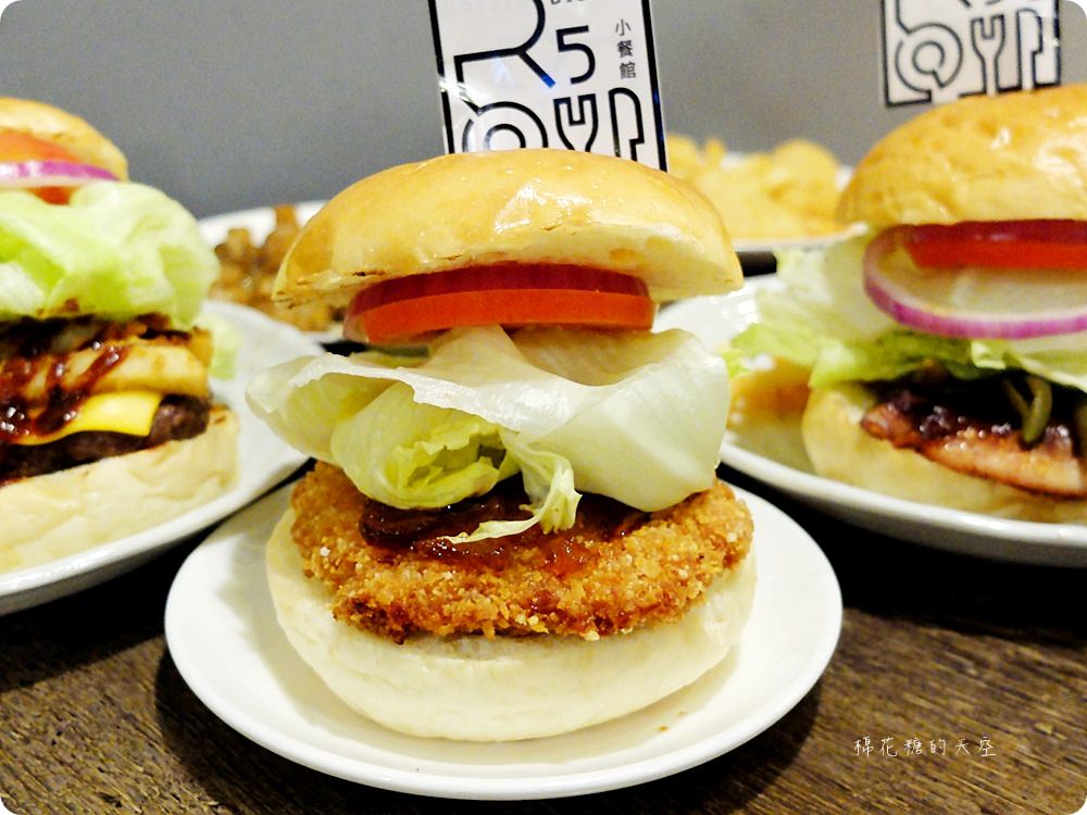 檜意生活村週邊R5小餐館客製美式漢堡超好吃!現烤可麗露吃了會上癮~ 檜意生活村週邊R5小餐館客製美式漢堡超好吃!現烤可麗露吃了會上癮~