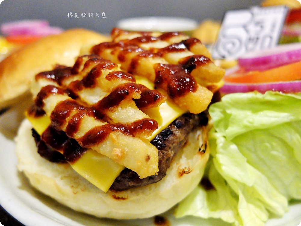 檜意生活村週邊R5小餐館客製美式漢堡超好吃!現烤可麗露吃了會上癮~ 檜意生活村週邊R5小餐館客製美式漢堡超好吃!現烤可麗露吃了會上癮~