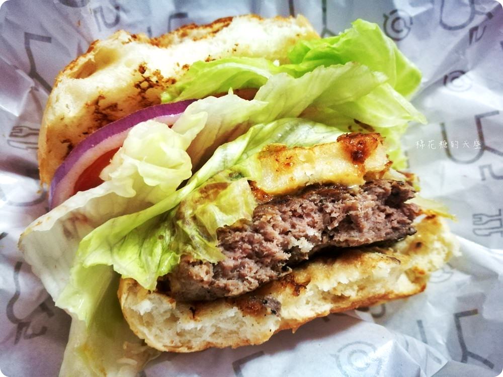 檜意生活村週邊R5小餐館客製美式漢堡超好吃！現烤可麗露吃了會上癮～
