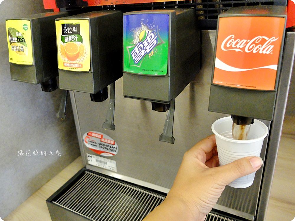 嘉義必吃-華南碗粿,民雄店特有黃金蔬菜麵CP值爆炸高,點餐還有飲料無限暢飲喔! 嘉義必吃-華南碗粿,民雄店特有黃金蔬菜麵CP值爆炸高,點餐還有飲料無限暢飲喔!