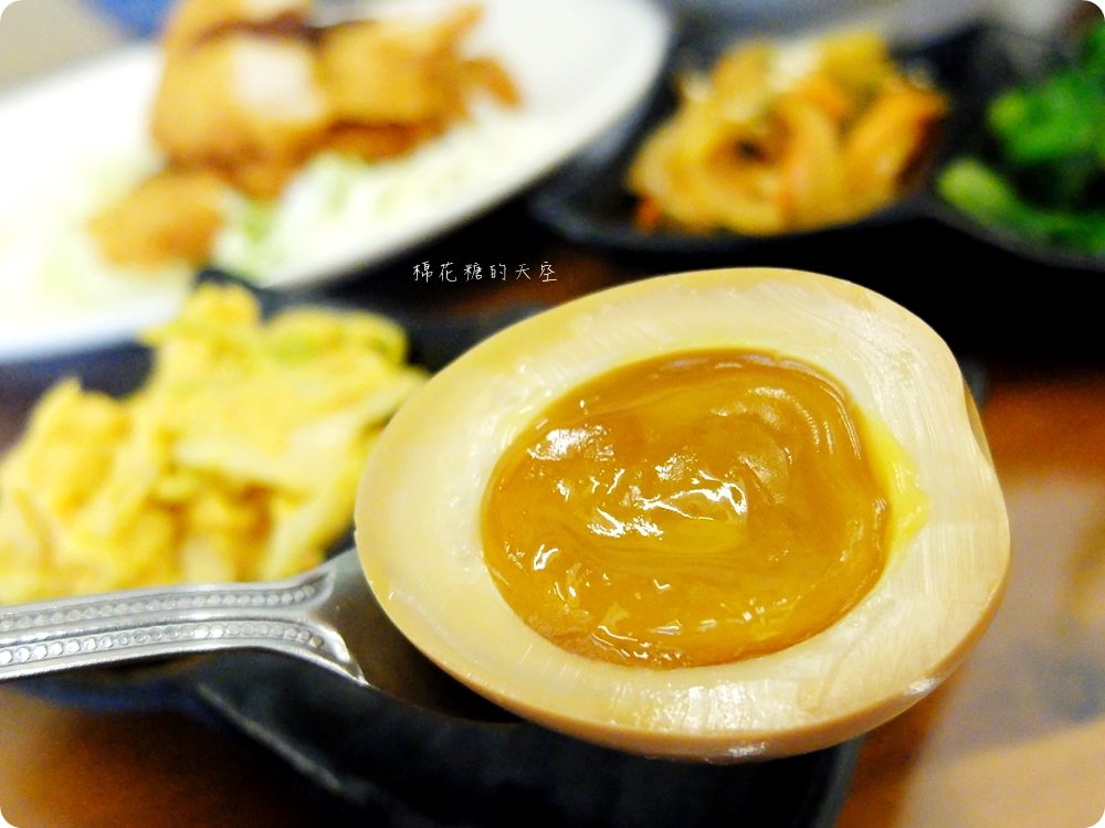 嘉義必吃-華南碗粿,民雄店特有黃金蔬菜麵CP值爆炸高,點餐還有飲料無限暢飲喔! 嘉義必吃-華南碗粿,民雄店特有黃金蔬菜麵CP值爆炸高,點餐還有飲料無限暢飲喔!