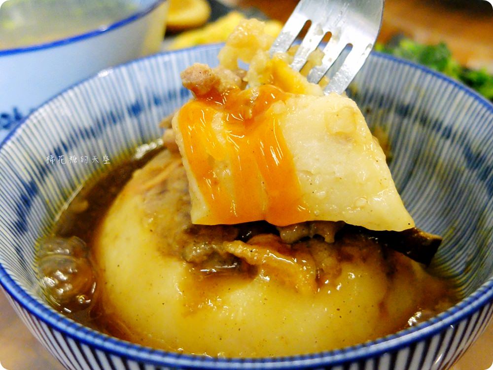 嘉義必吃-華南碗粿，民雄店特有黃金蔬菜麵CP值爆炸高，點餐還有飲料無限暢飲喔！