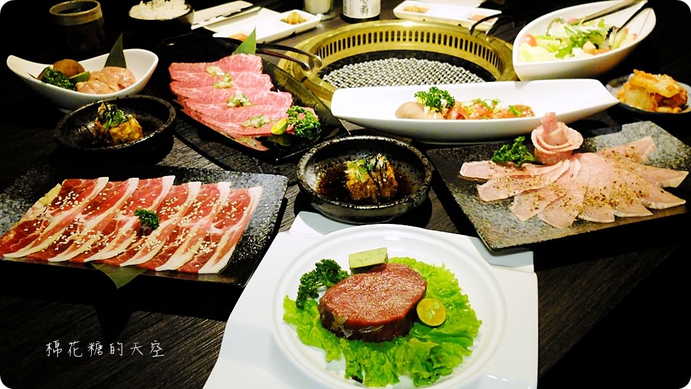 肉肉燒肉最新雙人套餐好豐盛，厚厚嫩菲力、超大北海道干貝用看的就流口水了啦！
