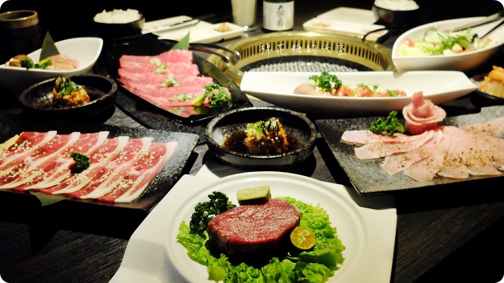 肉肉燒肉最新雙人套餐好豐盛，厚厚嫩菲力、超大北海道干貝用看的就流口水了啦！