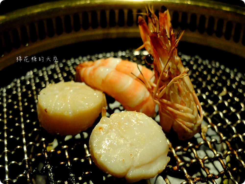 肉肉燒肉最新雙人套餐好豐盛，厚厚嫩菲力、超大北海道干貝用看的就流口水了啦！