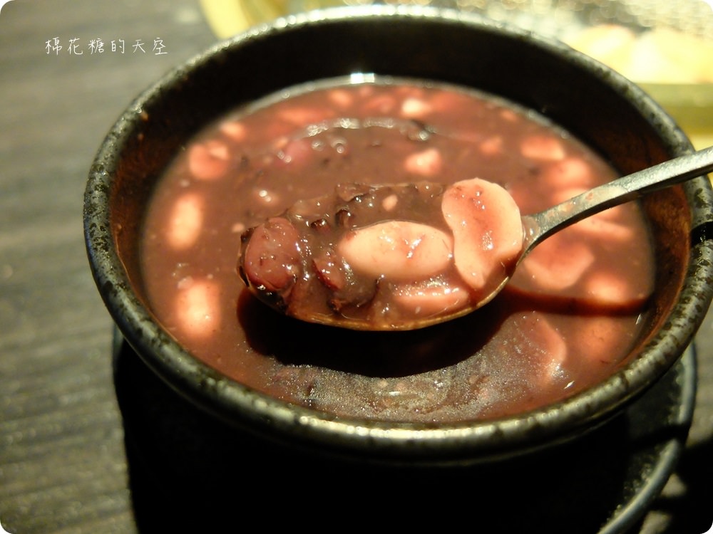 肉肉燒肉最新雙人套餐好豐盛，厚厚嫩菲力、超大北海道干貝用看的就流口水了啦！