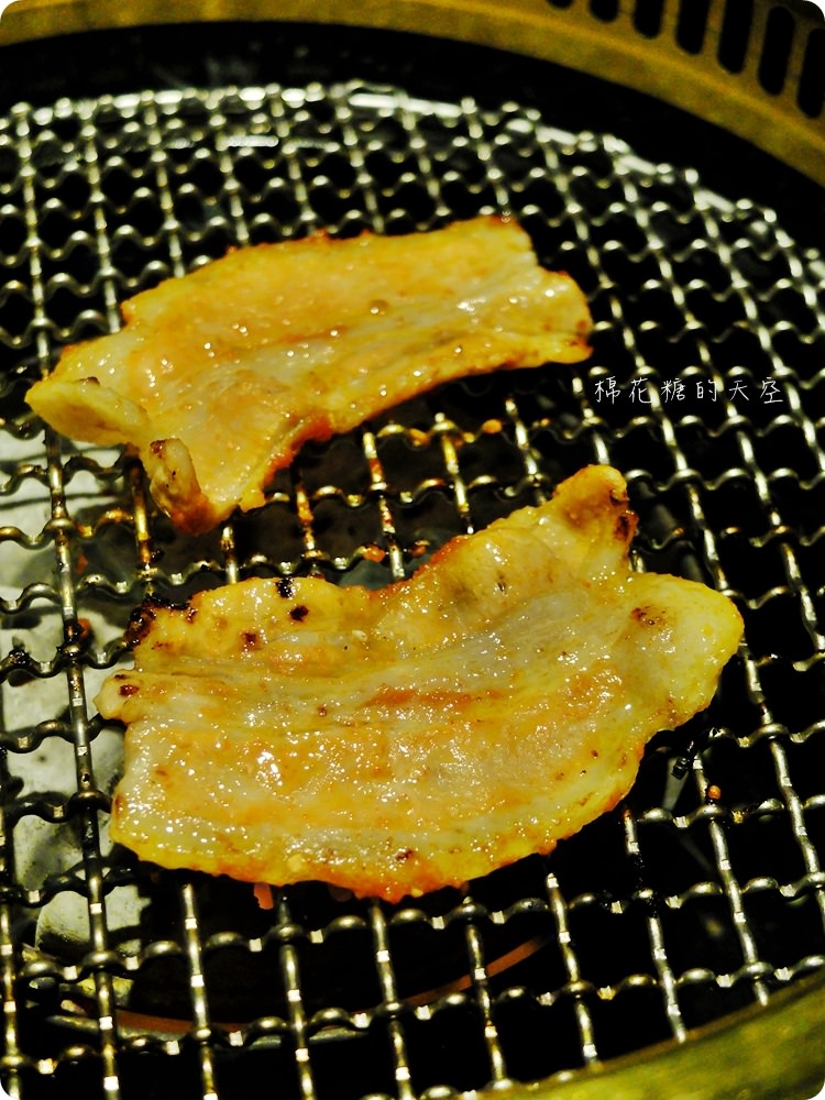 肉肉燒肉最新雙人套餐好豐盛，厚厚嫩菲力、超大北海道干貝用看的就流口水了啦！