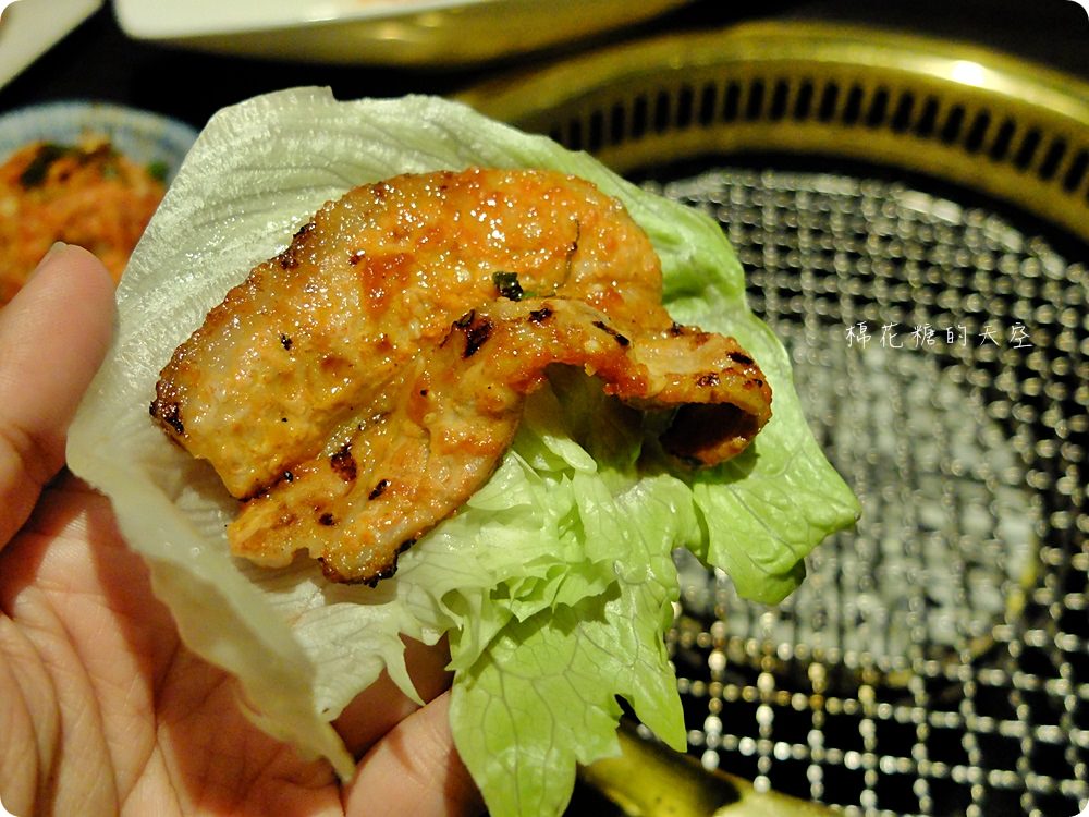 肉肉燒肉最新雙人套餐好豐盛，厚厚嫩菲力、超大北海道干貝用看的就流口水了啦！