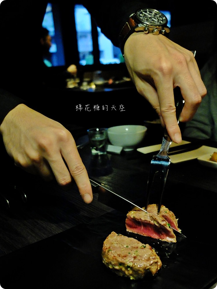 肉肉燒肉最新雙人套餐好豐盛，厚厚嫩菲力、超大北海道干貝用看的就流口水了啦！