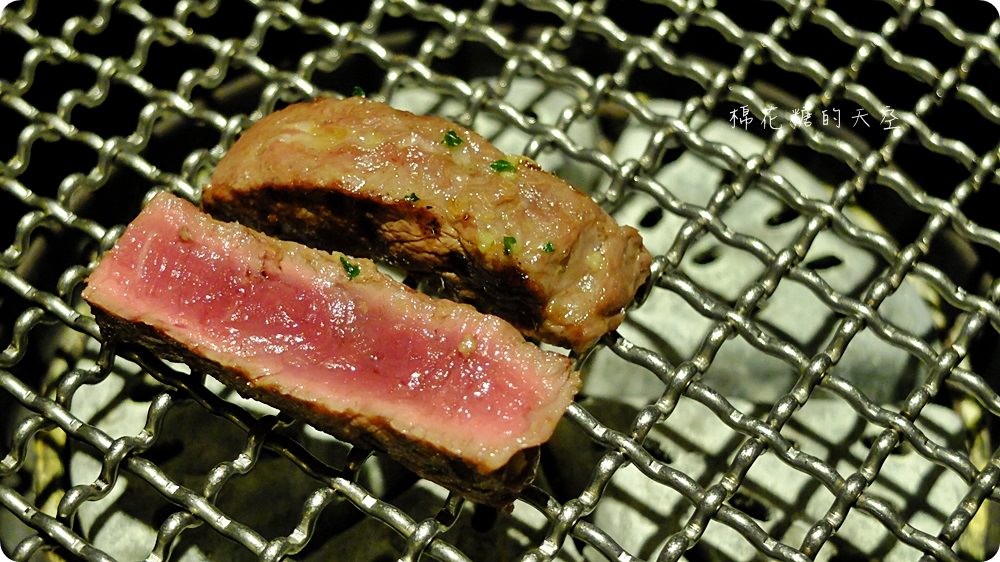 肉肉燒肉最新雙人套餐好豐盛，厚厚嫩菲力、超大北海道干貝用看的就流口水了啦！