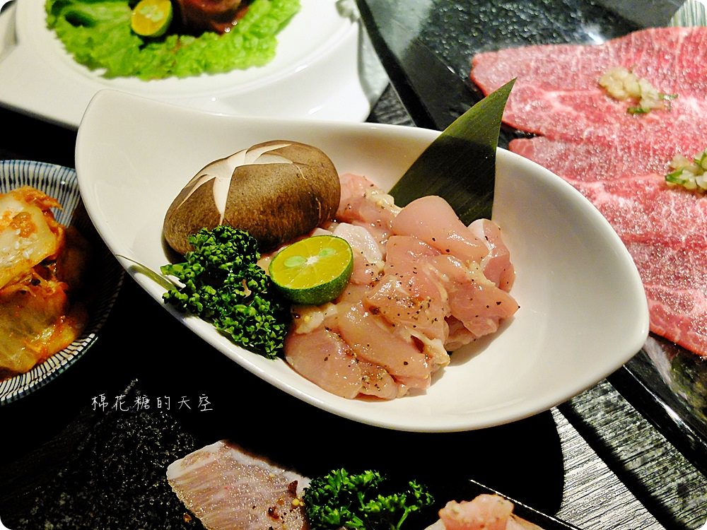 肉肉燒肉最新雙人套餐好豐盛，厚厚嫩菲力、超大北海道干貝用看的就流口水了啦！