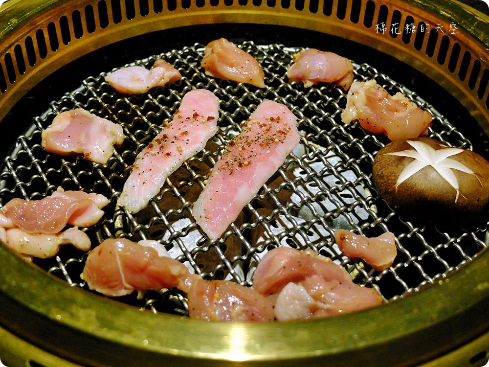 肉肉燒肉最新雙人套餐好豐盛，厚厚嫩菲力、超大北海道干貝用看的就流口水了啦！
