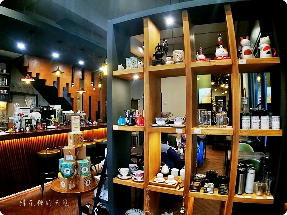 台中鬆餅大推薦！芒果樹咖啡獨特鬆餅口感超獨特，提拉米蘇加草莓怎麼能不帶他走