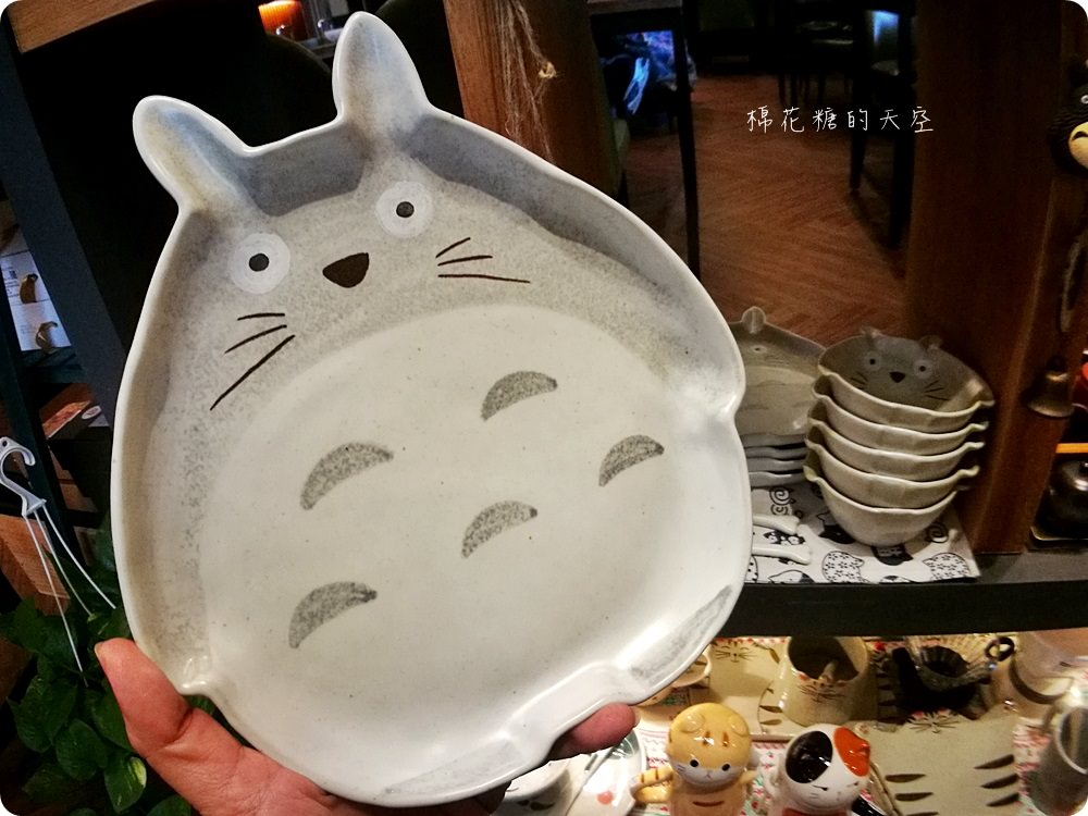 台中鬆餅大推薦！芒果樹咖啡獨特鬆餅口感超獨特，提拉米蘇加草莓怎麼能不帶他走