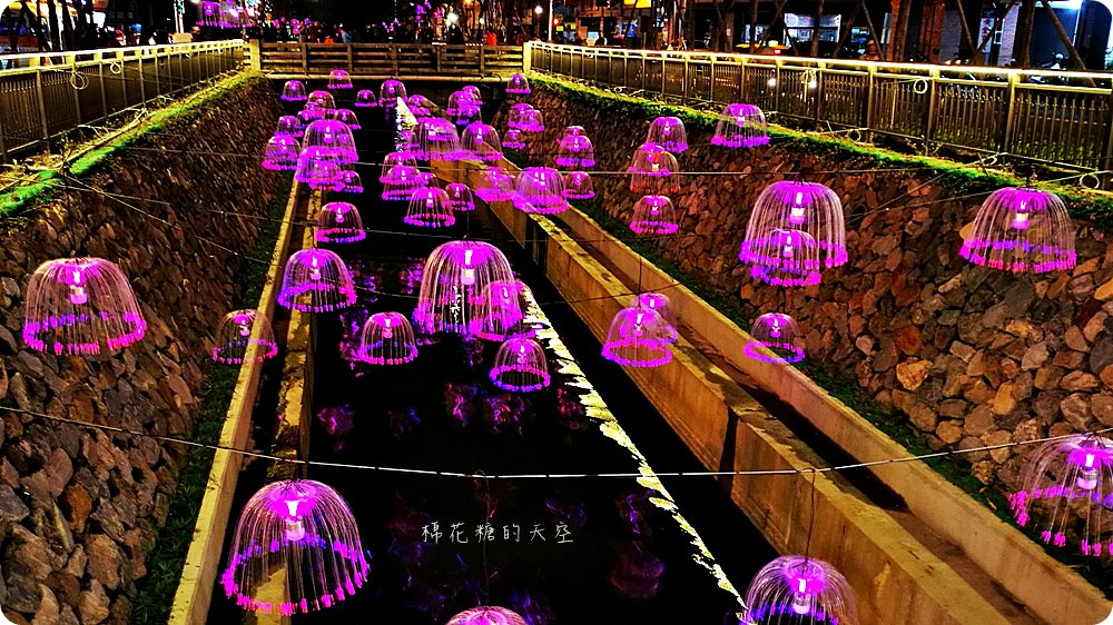 最新綠川水岸全攻略(附地圖)，不只水母漂漂～浪漫落花隧道、放大發光蒲公英都美呀！