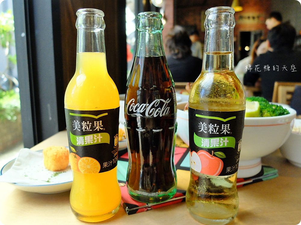 沙拉、熱湯、飲料吃到飽，秋刀鬪肥牛好吃高品質，叻排、雞腿也來鬪一腳