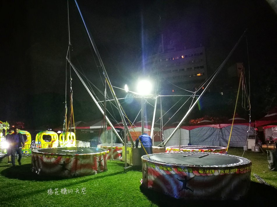 青蘋果樂園移師2018台中燈會，縮小版旋轉木馬、摩天輪超可愛！
