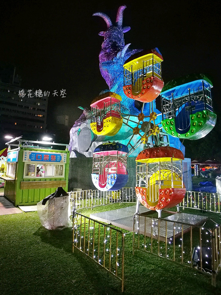 青蘋果樂園移師2018台中燈會，縮小版旋轉木馬、摩天輪超可愛！