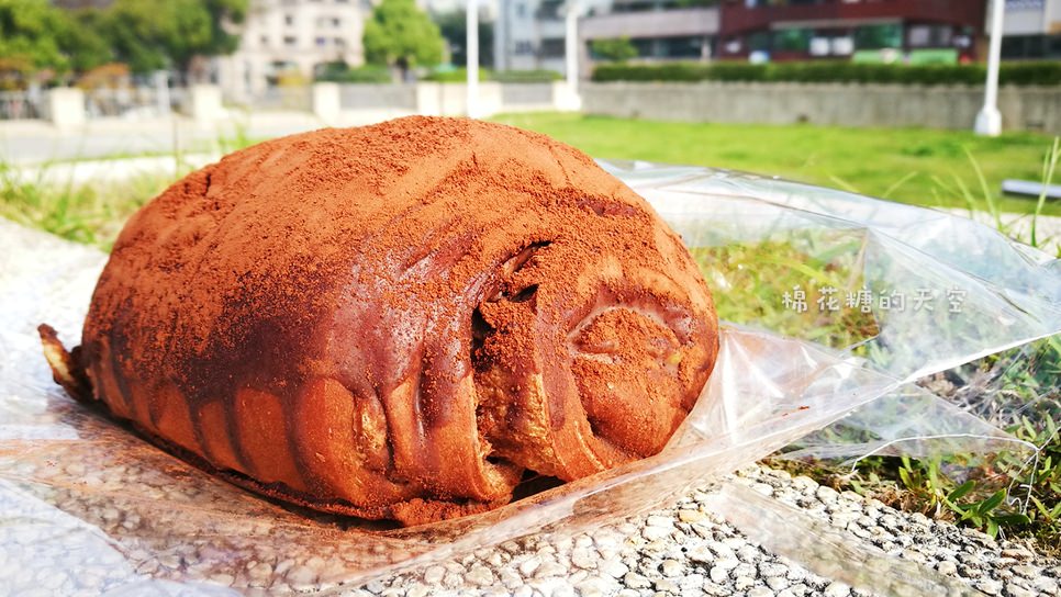 台中也有髒髒包啦！吃完手也髒、嘴也髒挑戰潔癖極限！淺草麵包篇