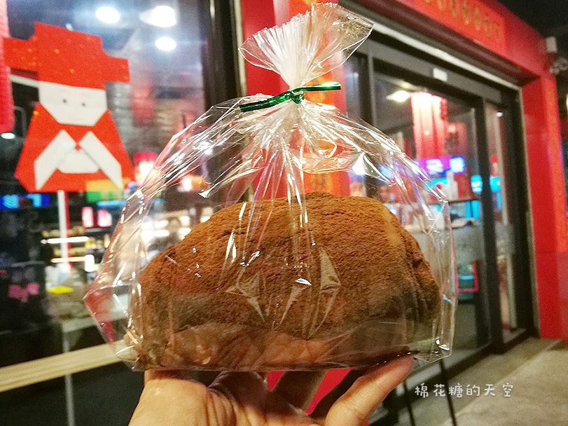 台中也有髒髒包啦！吃完手也髒、嘴也髒挑戰潔癖極限！淺草麵包篇