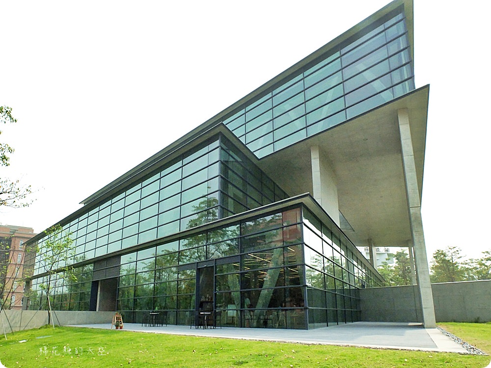 台中地標亞洲大學現代博物館、台中旅遊新亮點光復新村、台中軟體園區一日
