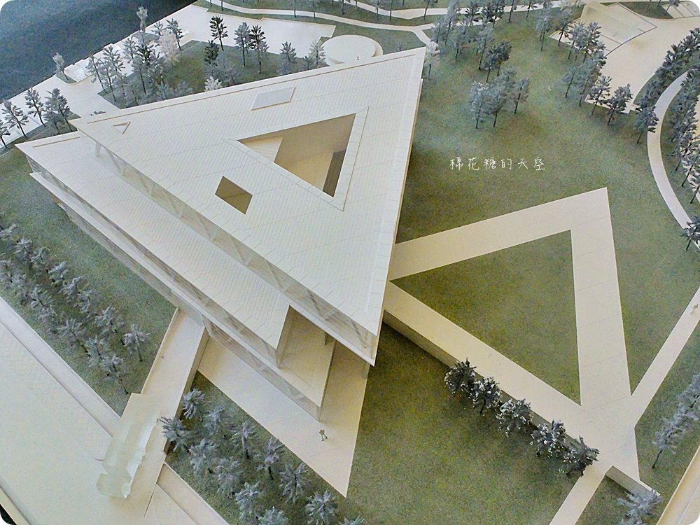 台中地標亞洲大學現代博物館、台中旅遊新亮點光復新村、台中軟體園區一日