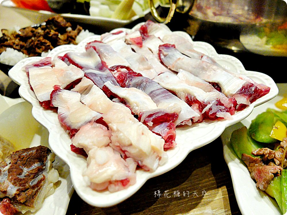 全牛料理台中就吃得到！演藝牛鍋不只溫體牛好吃，多種限量牛肉食材也必點