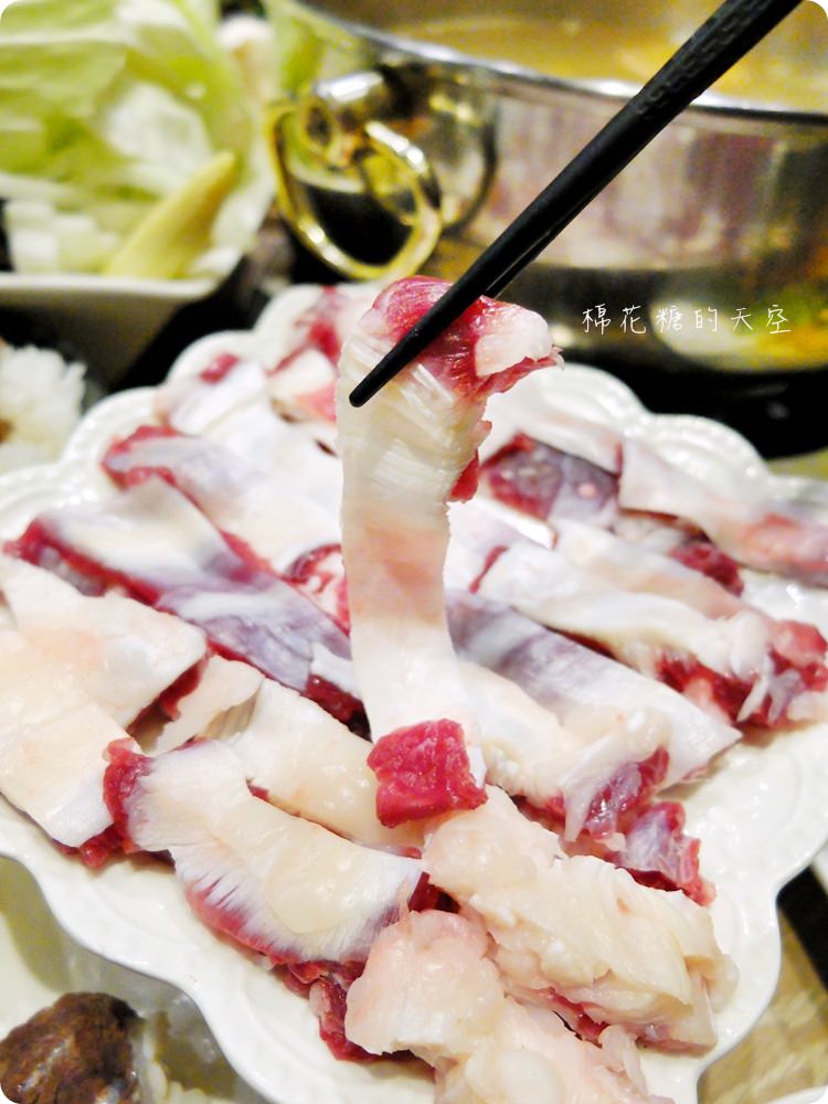 全牛料理台中就吃得到！演藝牛鍋不只溫體牛好吃，多種限量牛肉食材也必點